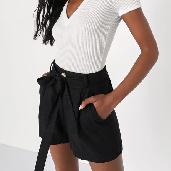 Lulu’s Summery Babe Black Linen Tie Front Shorts - Picture 1 of 1